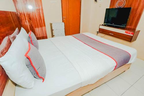 Aurora Rooms at Green Lake View Apartment in Ciputat Aurora Rooms at Green Lake View Apartment in Ciputat