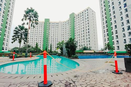 Úszómedence, Aurora Rooms at Green Lake View Apartment in Ciputat Úszómedence, Aurora Rooms at Green Lake View Apartment in Ciputat