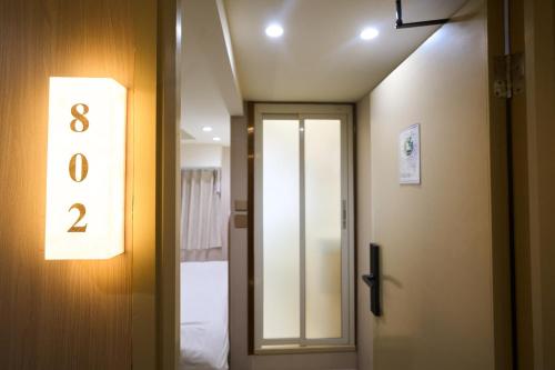 Smart Home Guesthouse: Top Choice for Double Occupancy in Hong Kong near Sky100 Hong Kong Observation Deck Smart Home Guesthouse: Top Choice for Double Occupancy in Hong Kong near Sky100 Hong Kong Observation Deck
