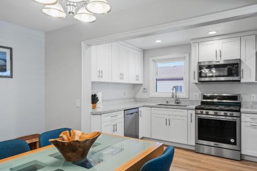 Peaceful Getaway with Renovated Amenities in Linda Vista Peaceful Getaway with Renovated Amenities in Linda Vista