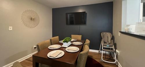 3BR Executive Stay 15 Min to ATL Airport Fast Wi-Fi Free Parking in Collier Heights 3BR Executive Stay 15 Min to ATL Airport Fast Wi-Fi Free Parking in Collier Heights