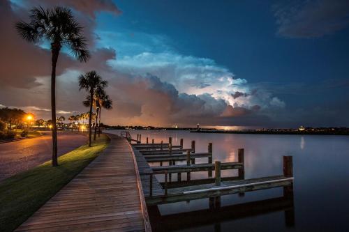 Bright and Modern Apartment Near Houston Top Attractions in Nassau Bay Bright and Modern Apartment Near Houston Top Attractions in Nassau Bay