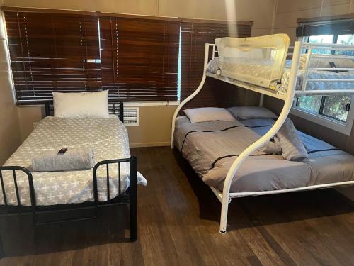 Longreach Caravan and Cabin Park in Longreach Longreach Caravan and Cabin Park in Longreach