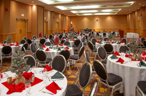 אולם אירועים, iHOTEL & Conference Centre Red Deer in רד דיר (AB) אולם אירועים, iHOTEL & Conference Centre Red Deer in רד דיר (AB)