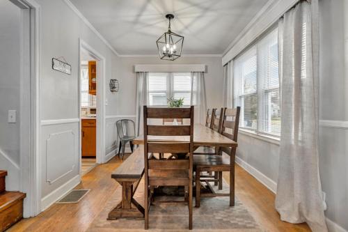 Spacious 4BR Home with Cozy Vibes in Louisville in ไฮแลนด์ พาร์ค Spacious 4BR Home with Cozy Vibes in Louisville in ไฮแลนด์ พาร์ค