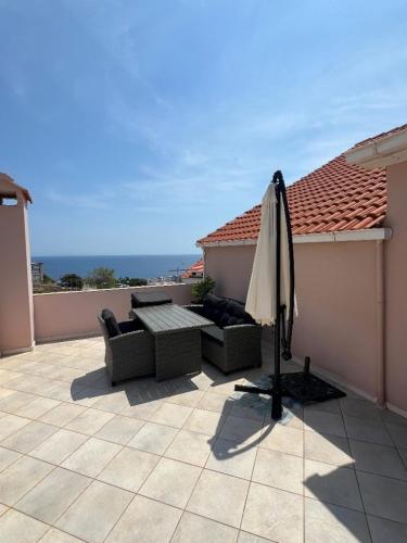 Two-Bedroom Apartment with Terrace and Sea View image 4