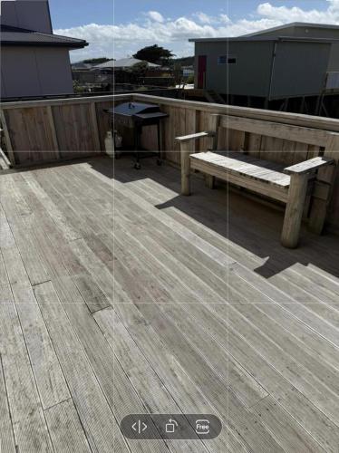 ระเบียง/ชานเรือน, Foxton Beach Bach 5 Star Location 2 Min Walk To Beach New Furnishings BBQ in ฟ็อกซ์ตัน บีช ระเบียง/ชานเรือน, Foxton Beach Bach 5 Star Location 2 Min Walk To Beach New Furnishings BBQ in ฟ็อกซ์ตัน บีช