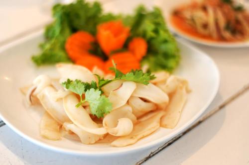 Food and beverages, Burapabeach บูรพาบีช ติดทะเล in Tha Mai Food and beverages, Burapabeach บูรพาบีช ติดทะเล in Tha Mai