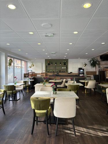 Bankett-terem, Cit'hotel Le Chris'tel hotel et restaurant in Le Puy-en-Velay Bankett-terem, Cit'hotel Le Chris'tel hotel et restaurant in Le Puy-en-Velay