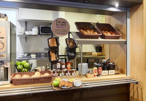 Food and beverages, B&B Hotel Paris Le Bourget in La Courneuve Food and beverages, B&B Hotel Paris Le Bourget in La Courneuve