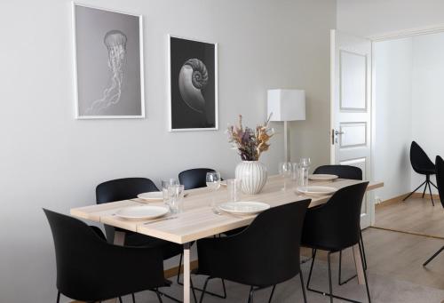 One-Bedroom Apartment image 6