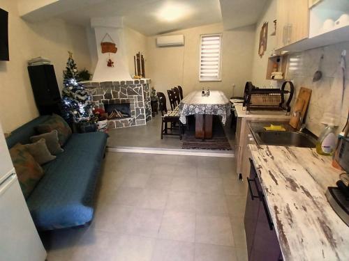 Közös társalgó / TV, Вила Мони-зона релакс in Glavatartsi Közös társalgó / TV, Вила Мони-зона релакс in Glavatartsi