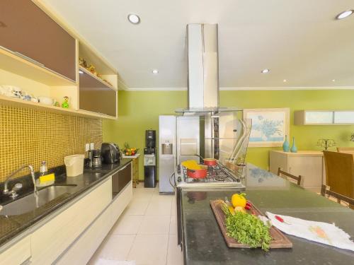 ห้องครัว, Maruwá - Villa Baleia Azul - Natureza in natura (Maruwa - Villa Baleia Azul - Natureza in natura) in กาตู เดอับรันเตส ห้องครัว, Maruwá - Villa Baleia Azul - Natureza in natura (Maruwa - Villa Baleia Azul - Natureza in natura) in กาตู เดอับรันเตส