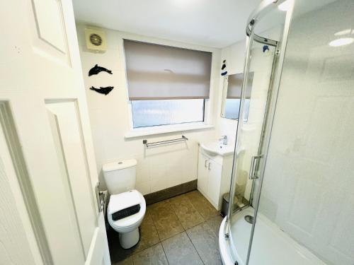 Badrum, 2 Bedroom Chalet SB88, Sandown, Isle of Wight, Dog Friendly in Norra Sandown Badrum, 2 Bedroom Chalet SB88, Sandown, Isle of Wight, Dog Friendly in Norra Sandown