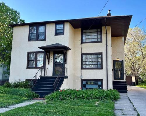 Spacious 2BR Apt in the Heart of Fargo in Fargo Spacious 2BR Apt in the Heart of Fargo in Fargo