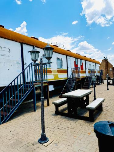 A szálláshely kívülről, Conductor's Inn in Tsumeb A szálláshely kívülről, Conductor's Inn in Tsumeb