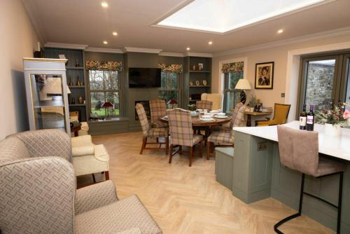 Private Country Residence Made 4 Luxury Gathering in Newcastle West Private Country Residence Made 4 Luxury Gathering in Newcastle West