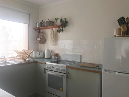 Sonnys At Robe 350m to Long Beach Coastal Getaway Pet Friendly Two bedroom Home in Robe Sonnys At Robe 350m to Long Beach Coastal Getaway Pet Friendly Two bedroom Home in Robe