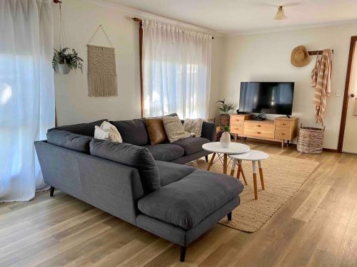 Sonnys At Robe 350m to Long Beach Coastal Getaway Pet Friendly Two bedroom Home in Robe Sonnys At Robe 350m to Long Beach Coastal Getaway Pet Friendly Two bedroom Home in Robe