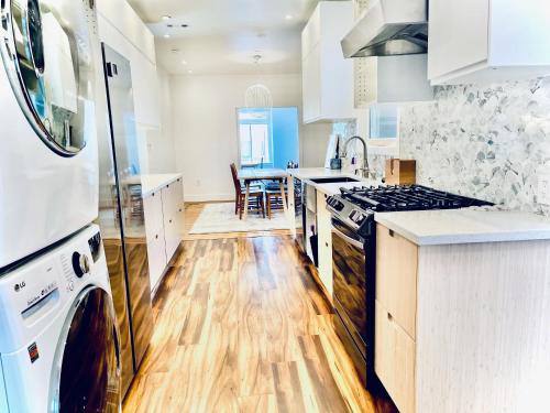 Kitchen, Golden Gate Park Luxury 4BR - 2BA in San Francisco near de Young Museum Kitchen, Golden Gate Park Luxury 4BR - 2BA in San Francisco near de Young Museum