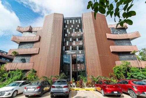 One block from beach in Hotel Zone Free Beach Club