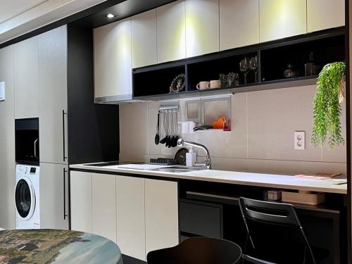 kuchyně, Mi Stay - StarBnB branch in Daegu kuchyně, Mi Stay - StarBnB branch in Daegu