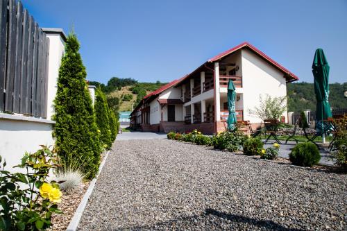 Bejárat, Country Court in Ernei Bejárat, Country Court in Ernei