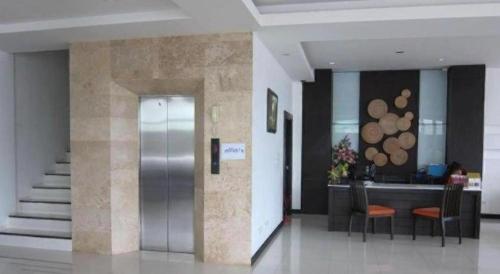 The White Pearl Hotel in Krabi Town The White Pearl Hotel in Krabi Town