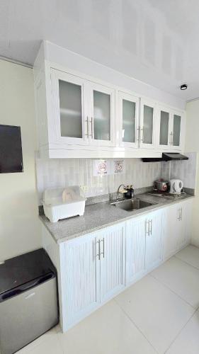 Grand View Condo near Burnham by Dei Gratia