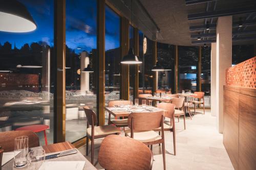 Restaurant, Hotel Laudinella in Saint Moritz Restaurant, Hotel Laudinella in Saint Moritz