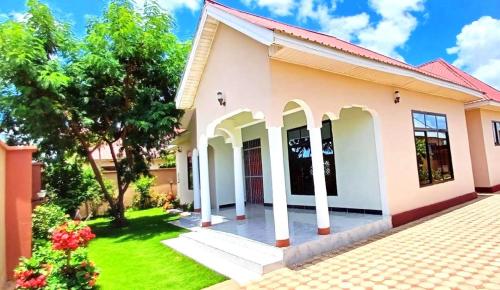 Vista exterior, Safi House in Boma Ng'ombe Vista exterior, Safi House in Boma Ng'ombe