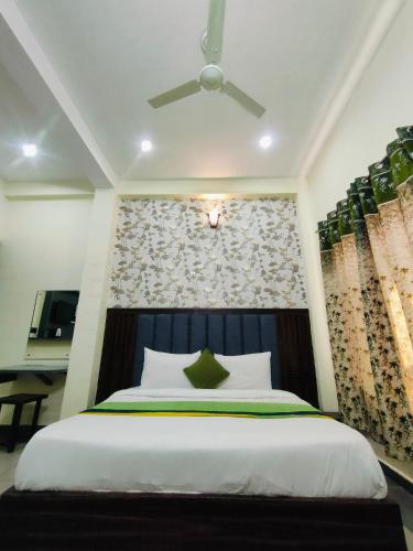 Hotel Olive Palace - Best Rated Area in มธุระ Hotel Olive Palace - Best Rated Area in มธุระ