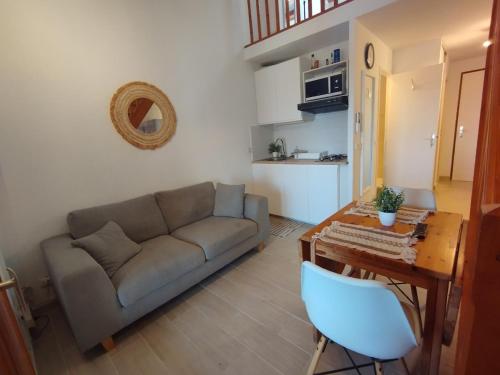 DUPLEX with terrace in residence and pool in Cogolin DUPLEX with terrace in residence and pool in Cogolin