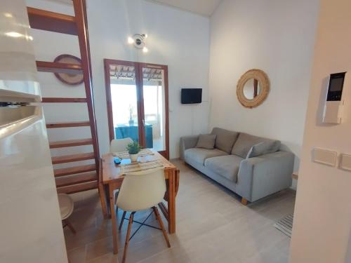 DUPLEX with terrace in residence and pool in Cogolin DUPLEX with terrace in residence and pool in Cogolin