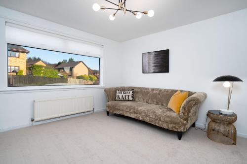 Comfy 3 Bed House - Free Parking in Камбернолд Comfy 3 Bed House - Free Parking in Камбернолд