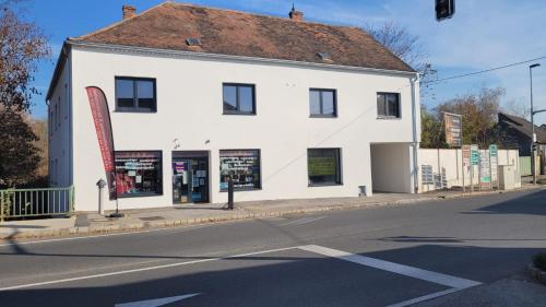 A szálláshely kívülről, CARDA HAUS "Zimmer für entspannte Gäste - Einfach & Komfortabel" (CARDA HAUS "Zimmer fur entspannte Gaste - Einfach & Komfortabel") in Laa an der Thaya A szálláshely kívülről, CARDA HAUS "Zimmer für entspannte Gäste - Einfach & Komfortabel" (CARDA HAUS "Zimmer fur entspannte Gaste - Einfach & Komfortabel") in Laa an der Thaya