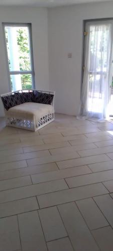 1 Bdrm Apartment in Quiet Area nr Intl Airport and Beach in Vieux Fort 1 Bdrm Apartment in Quiet Area nr Intl Airport and Beach in Vieux Fort