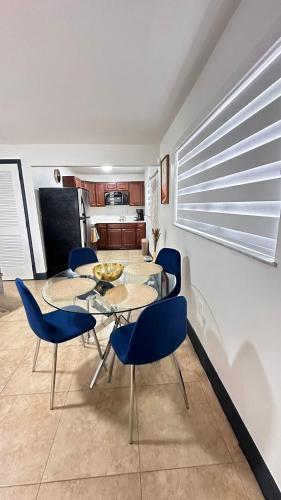 Stylish Escape by Miami International Airport in Hialeah (FL) Stylish Escape by Miami International Airport in Hialeah (FL)