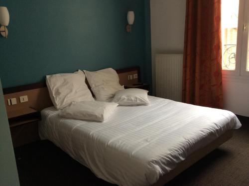 Hotel De La Place in Malakoff Hotel De La Place in Malakoff