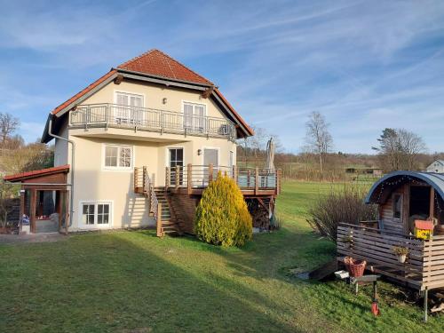 Auszeit am Vulkan - Appartements mit Fasssauna in Laubach Auszeit am Vulkan - Appartements mit Fasssauna in Laubach