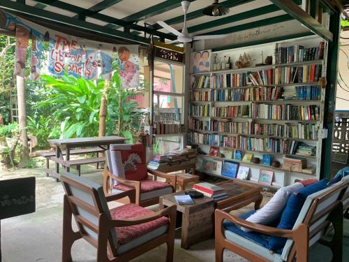 Banban Nannan Library and Guesthome near Wat Phumin Banban Nannan Library and Guesthome near Wat Phumin