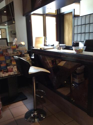 Lobby, Hotel De La Place in Malakoff Lobby, Hotel De La Place in Malakoff