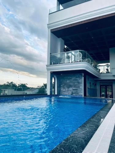 Piscina, Khánh Phương Luxury (Khanh Phuong Luxury) in Khe Sanh Piscina, Khánh Phương Luxury (Khanh Phuong Luxury) in Khe Sanh