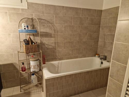 chambre pour 1 personne in Bagnols-sur-Ceze chambre pour 1 personne in Bagnols-sur-Ceze