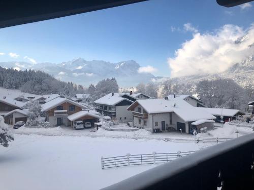 Ferienwohnung Farchanter Alm mit Schlafzimmer, Wohnzimmer und Schlafnische in 法爾先特 Ferienwohnung Farchanter Alm mit Schlafzimmer, Wohnzimmer und Schlafnische in 法爾先特