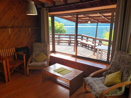 Cabañas con acceso a playa (White Cottage - Cabana - Acceso directo a playa y cancha de tenis - Direct beach access and tenis co) in Caburgua Cabañas con acceso a playa (White Cottage - Cabana - Acceso directo a playa y cancha de tenis - Direct beach access and tenis co) in Caburgua