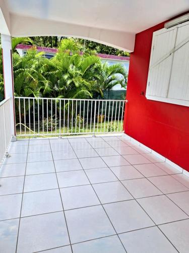 balcon/terrasse, Maison charmante proche de la plage au Moule avec piscine in Le Moule balcon/terrasse, Maison charmante proche de la plage au Moule avec piscine in Le Moule