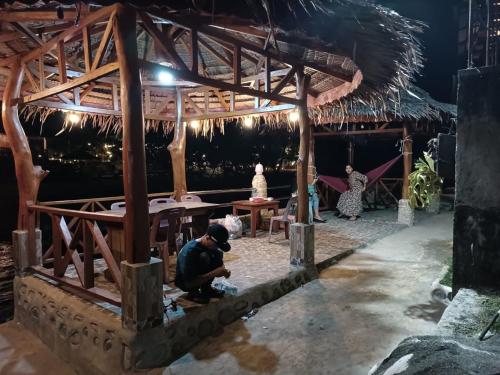 Fidodido Guesthouse & Jungle Trekking in Bukit Lawang Fidodido Guesthouse & Jungle Trekking in Bukit Lawang