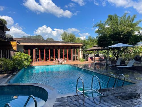 Swimming pool