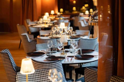 Bankett-terem, Hotel et Restaurant Le Regina in Le Puy-en-Velay Bankett-terem, Hotel et Restaurant Le Regina in Le Puy-en-Velay